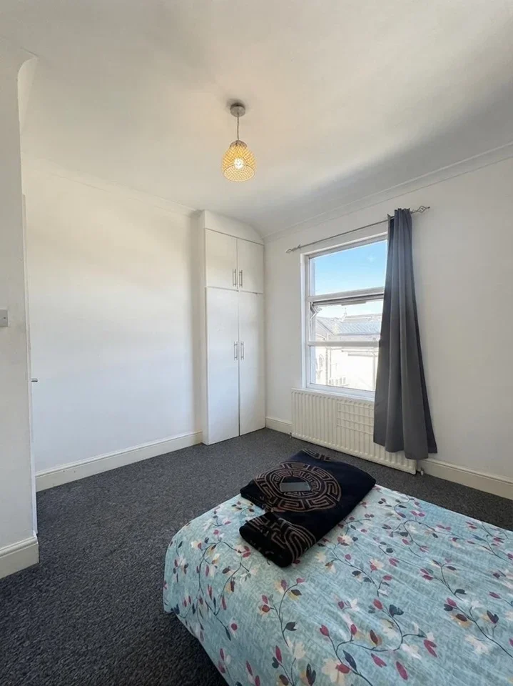 Room Heath Road in Greater London