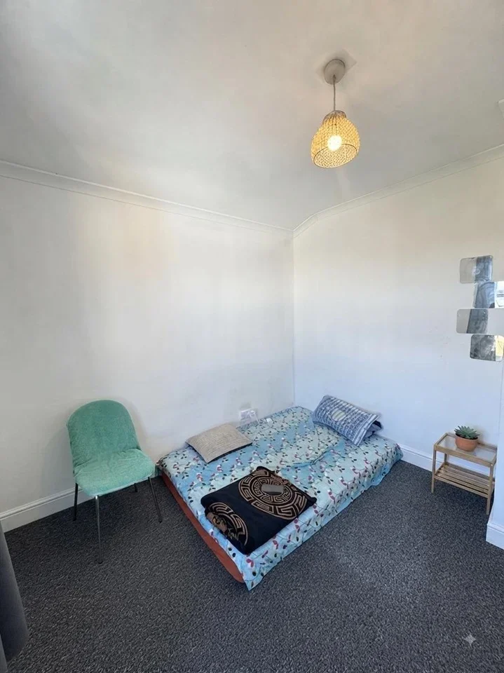 Room Heath Road in Greater London