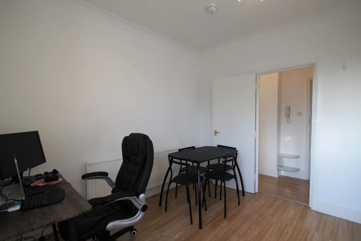 Flat Caledonian Road in Greater London