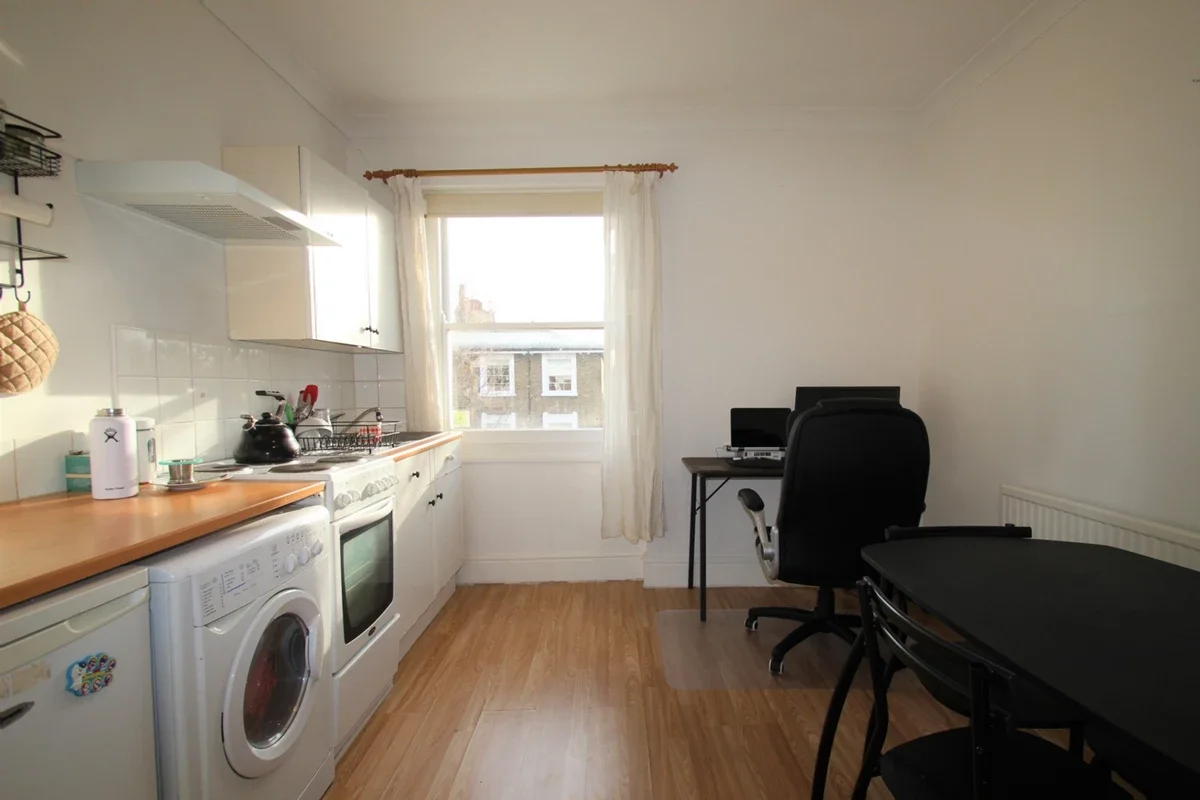 Flat Caledonian Road in Greater London