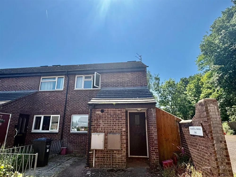 Flat Cornmill Crescent in Exeter
