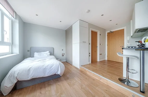 Flat Gilmore Road in Greater London