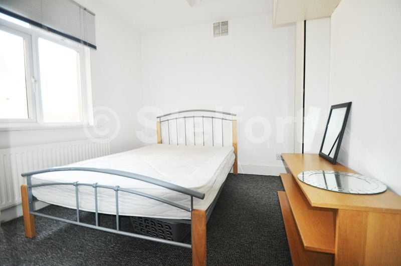 Flat Wedmore Gardens in Greater London