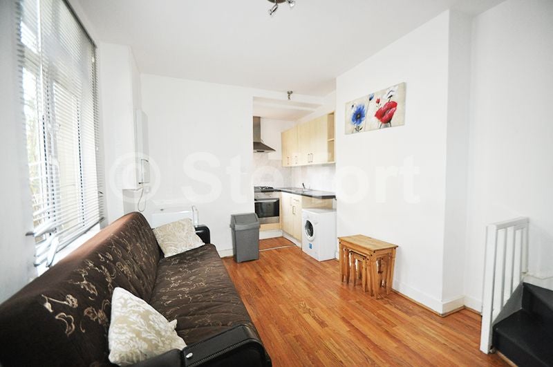 Flat Wedmore Gardens in Greater London