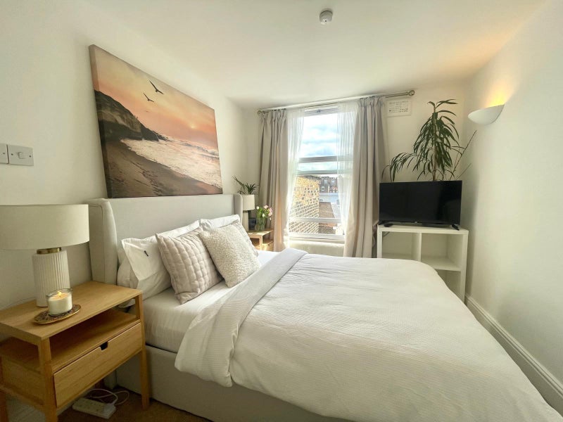 Flat Bolton Gardens in Greater London