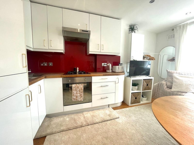 Flat Bolton Gardens in Greater London