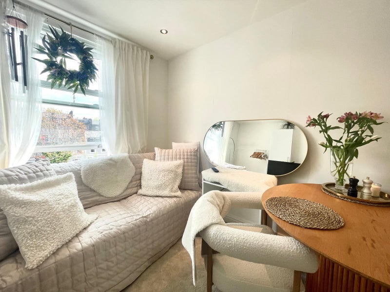 Flat Bolton Gardens in Greater London