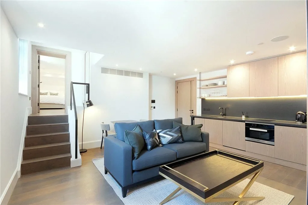 Flat Old Brompton Road in Greater London