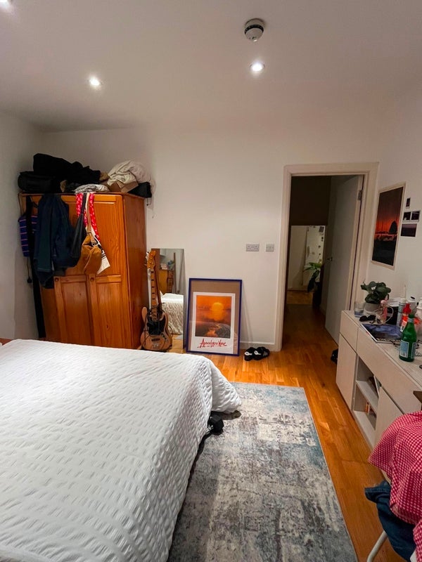 Room Evering Road in Greater London