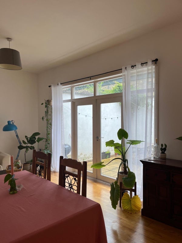 Room Evering Road in Greater London