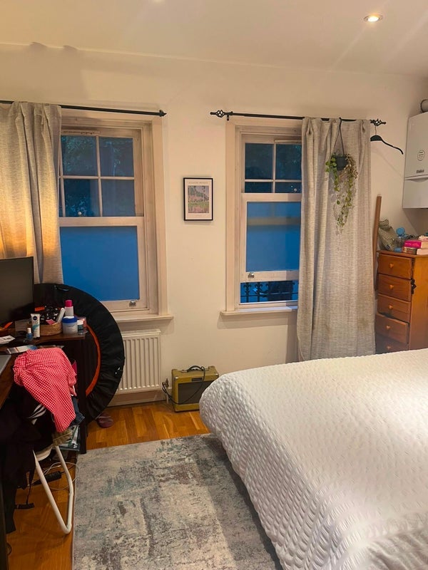 Room Evering Road in Greater London