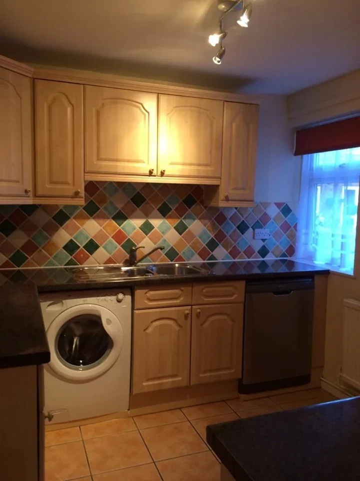 Flat Ravensbourne Avenue in Greater London