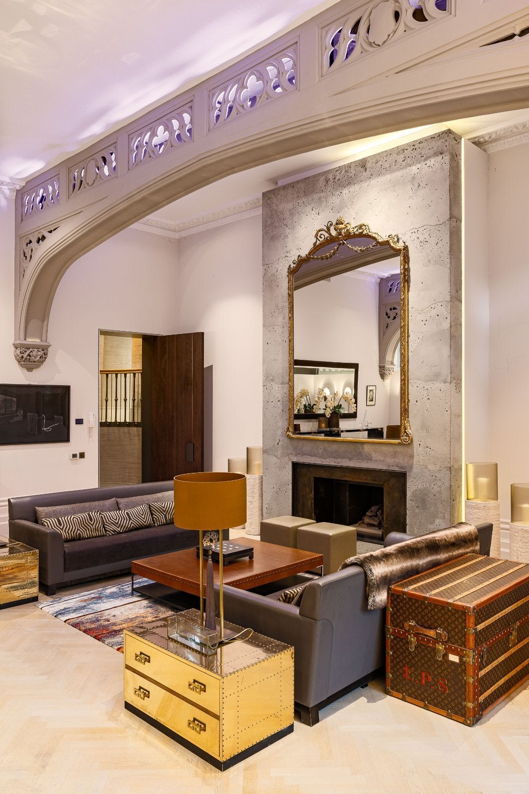 Flat Rose Square in Greater London