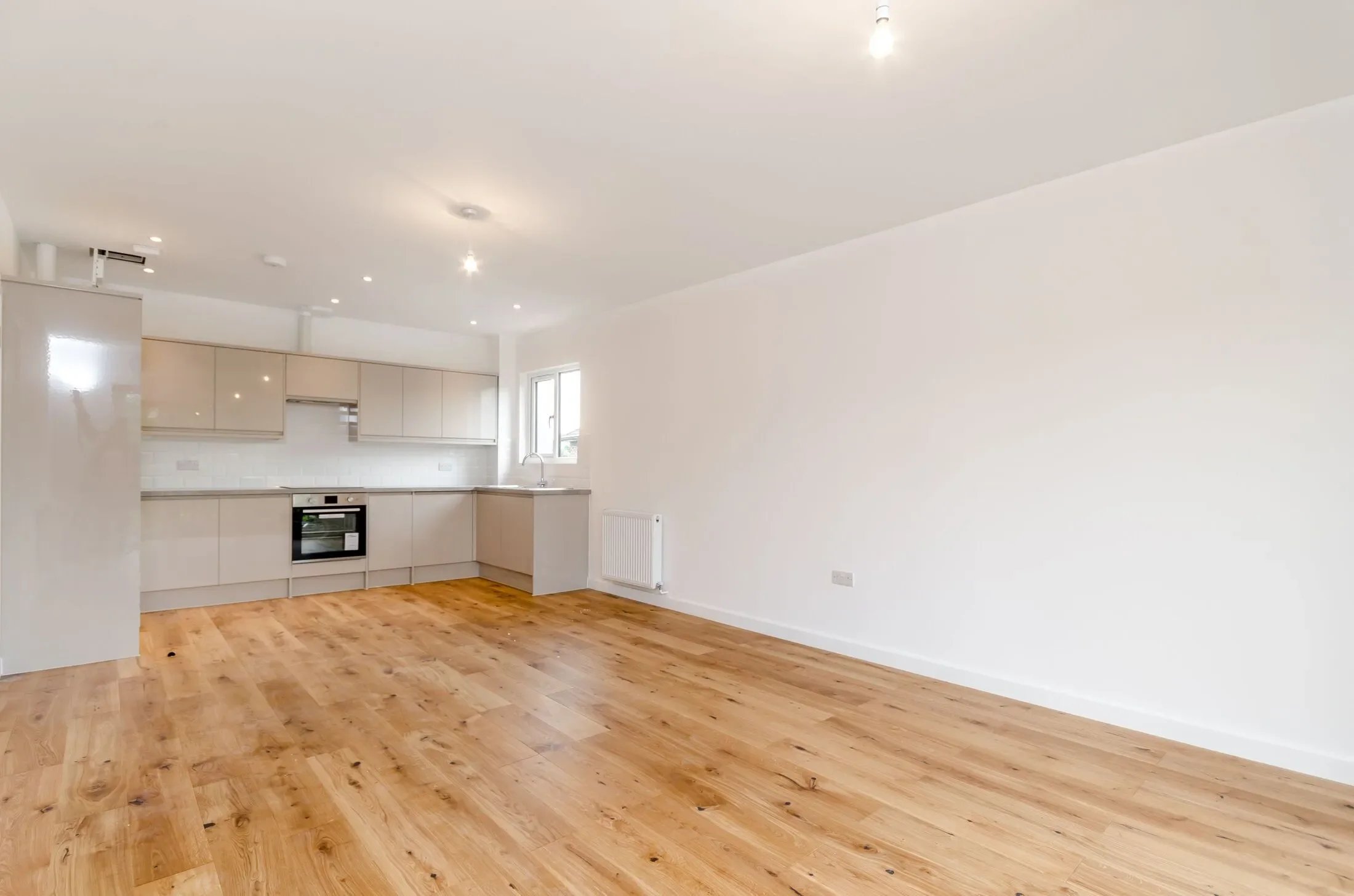 Flat Trenholme Close in Greater London