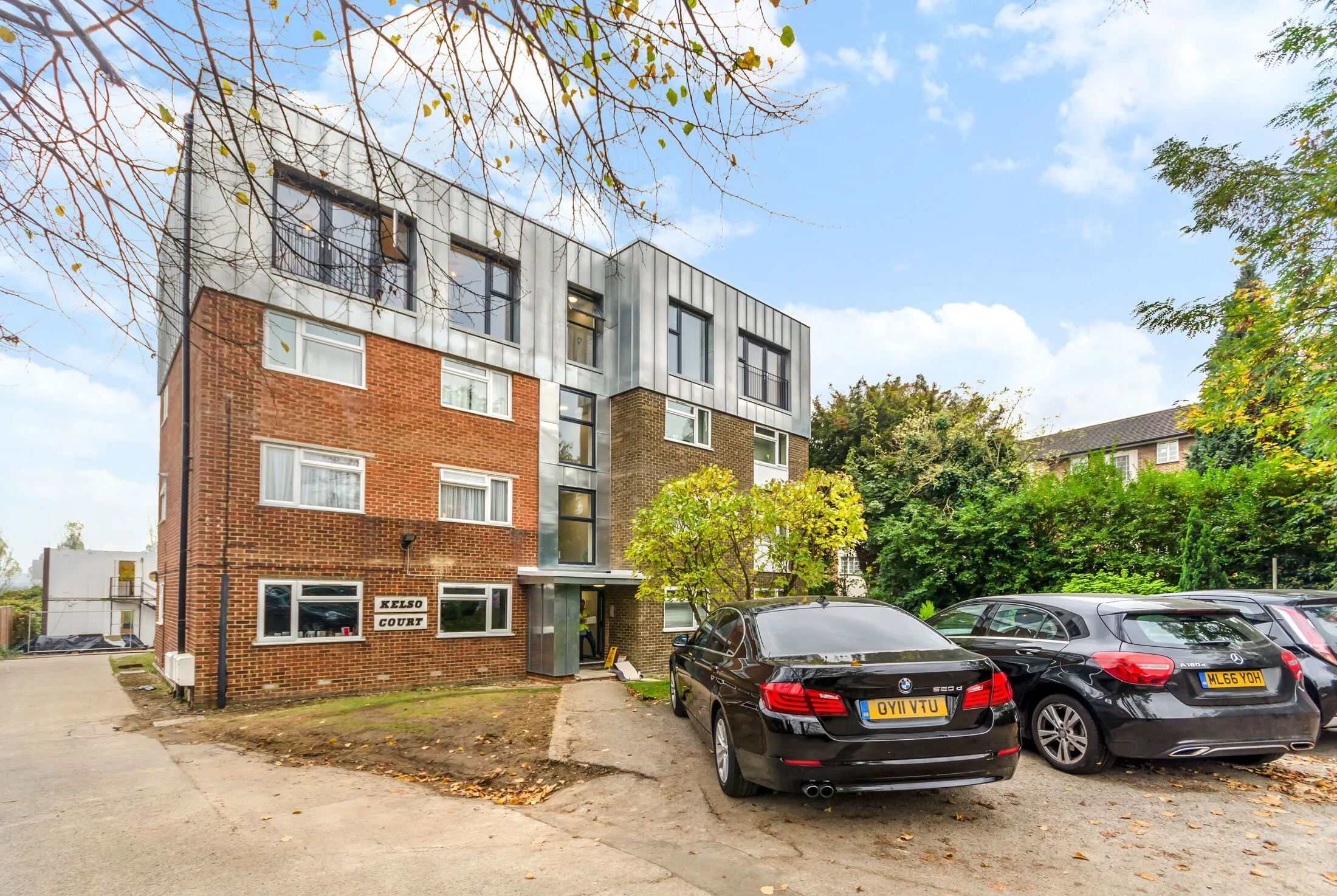 Flat Trenholme Close in Greater London