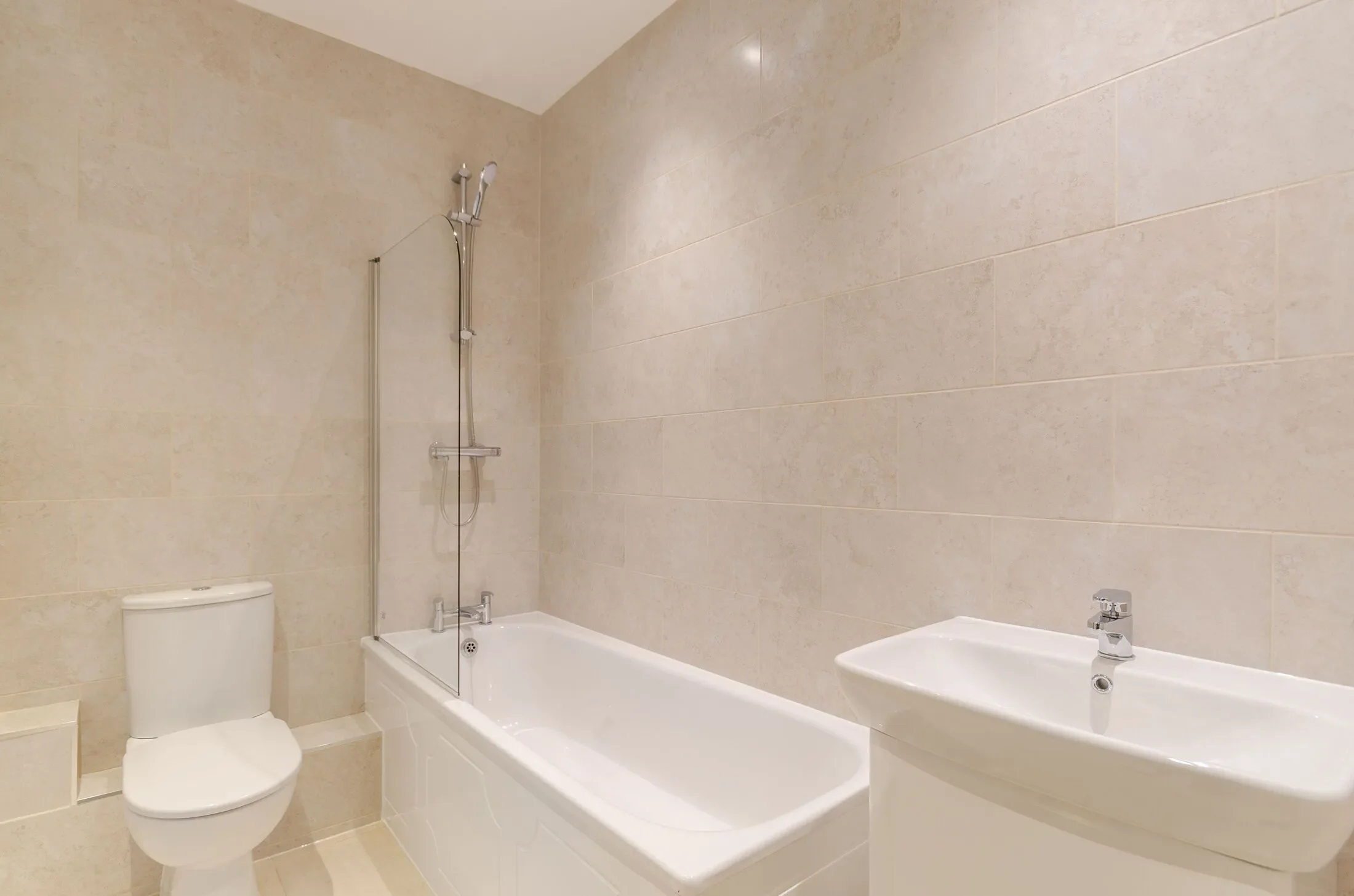 Flat Trenholme Close in Greater London
