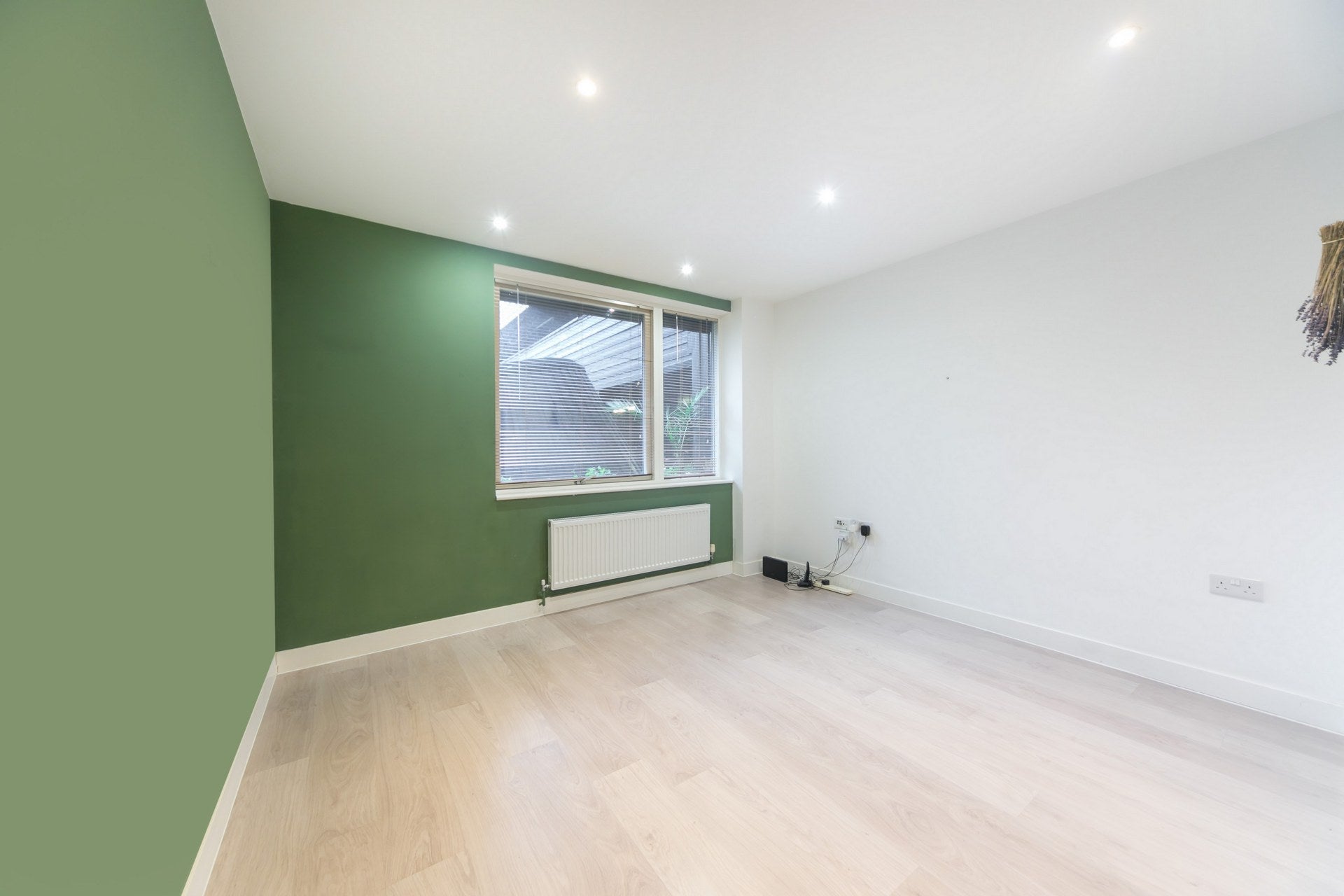 Flat Orsman Road in Greater London