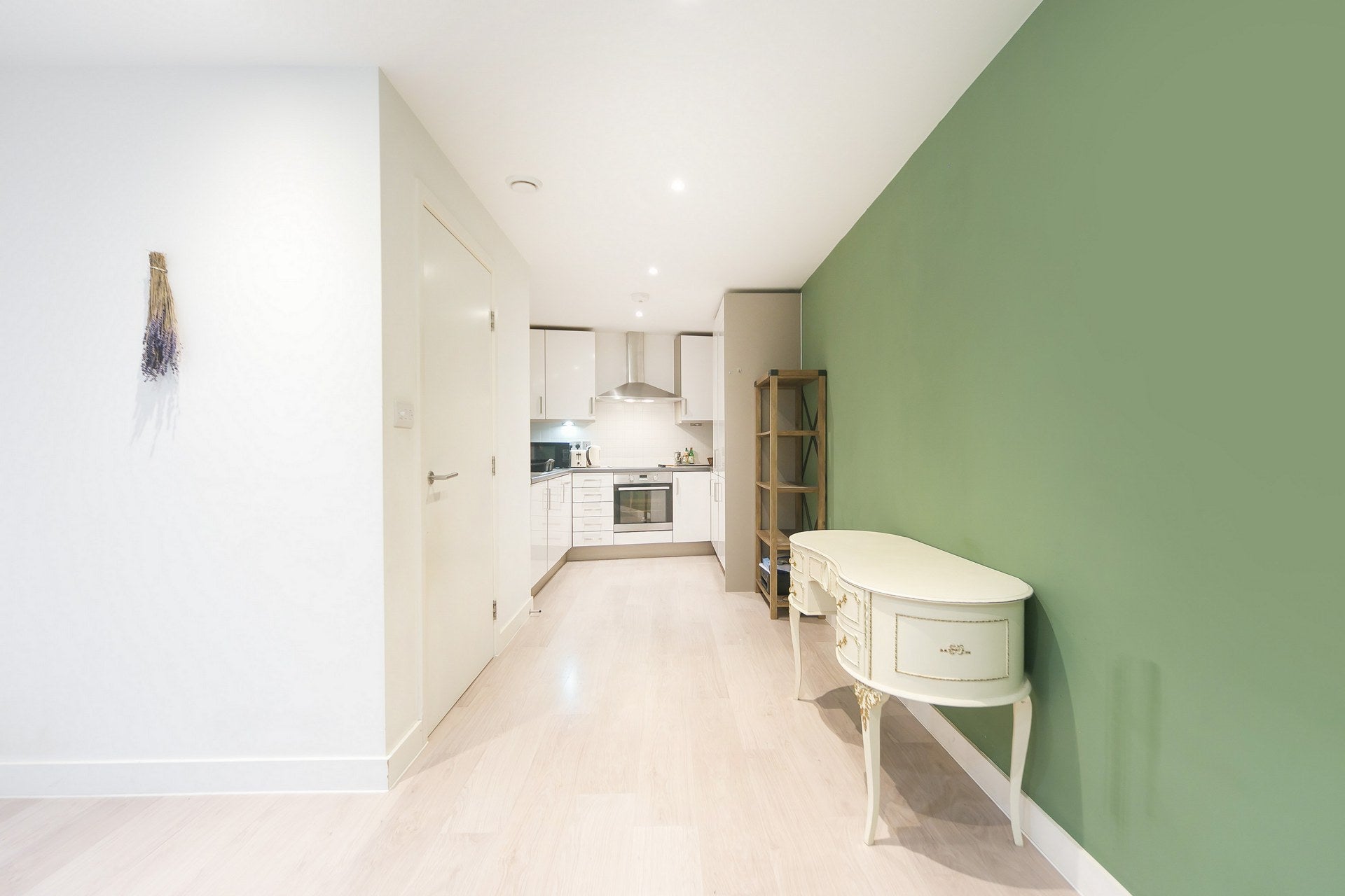 Flat Orsman Road in Greater London