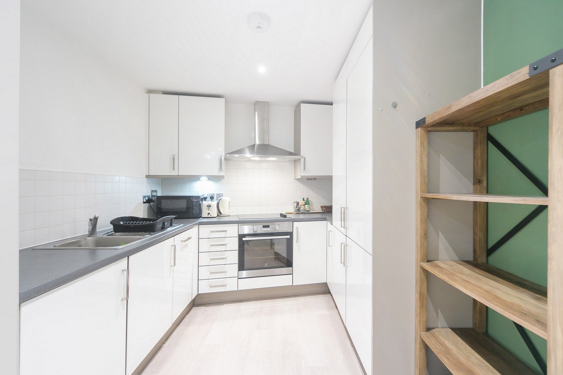 Flat Orsman Road in Greater London