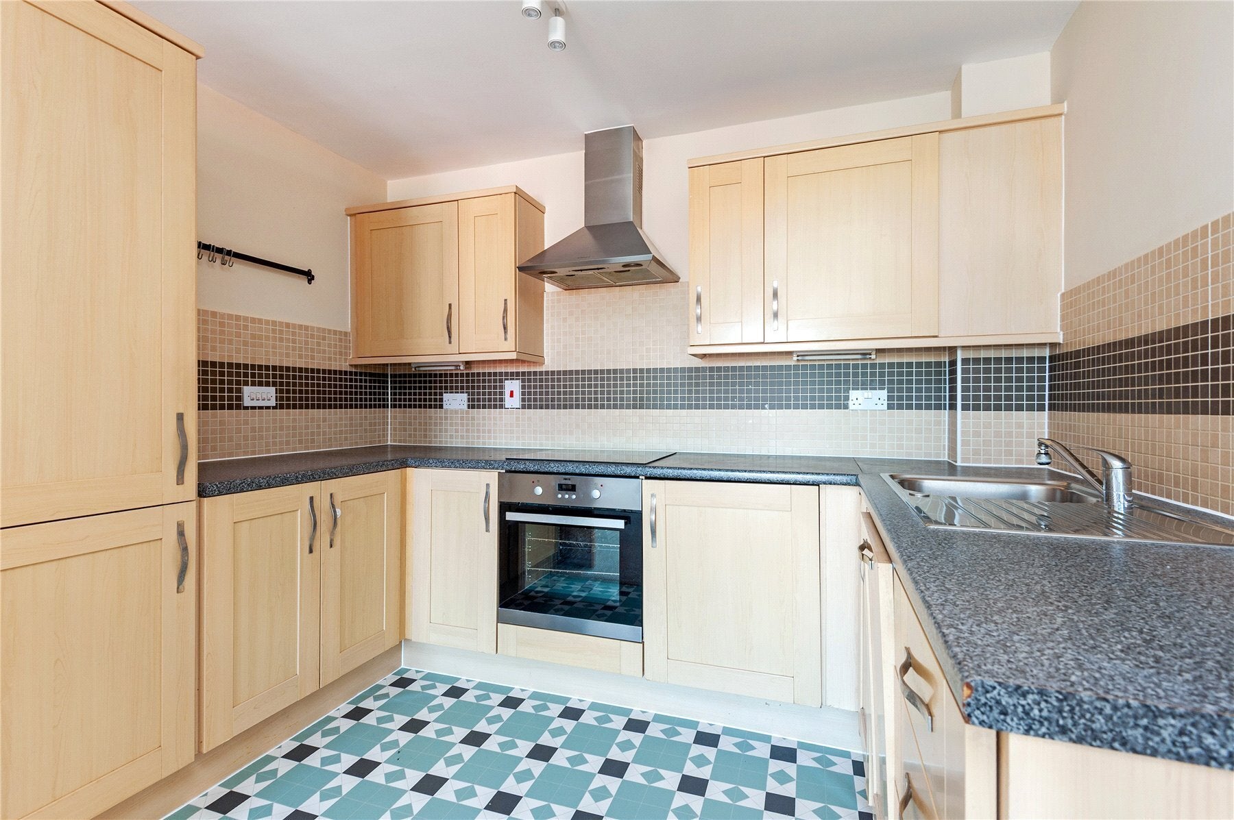 Flat Worton Road in Greater London