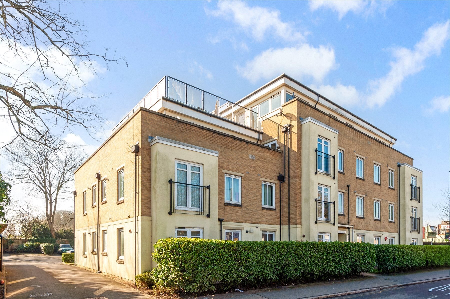 Flat Worton Road in Greater London