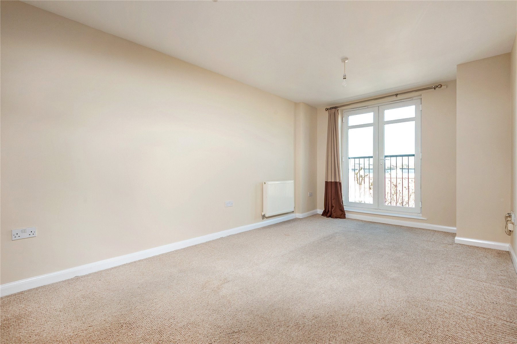 Flat Worton Road in Greater London