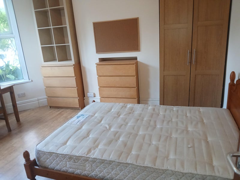 Room Allensbank Road in Cardiff