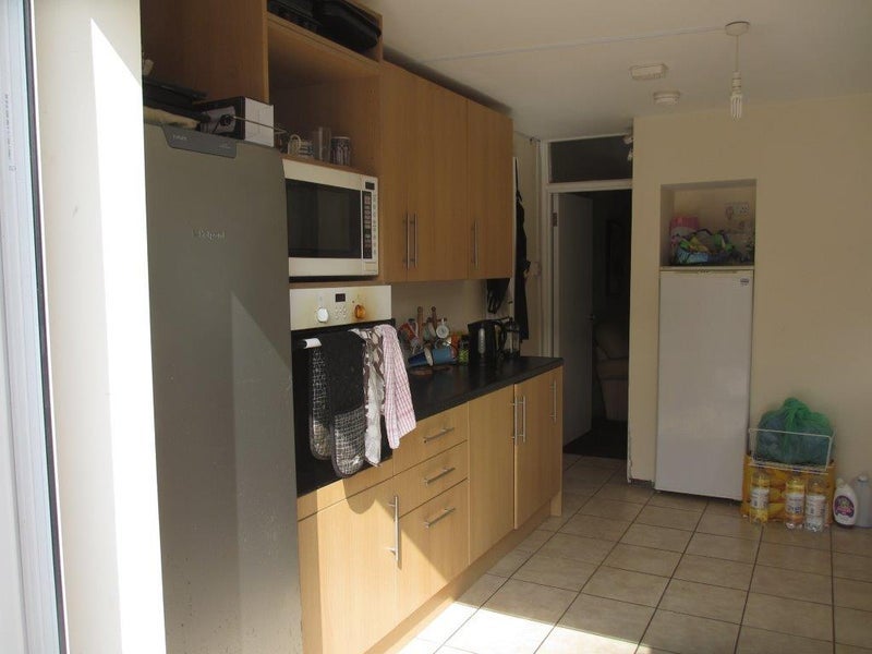 Room Allensbank Road in Cardiff