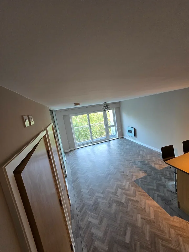 Flat Heritage Avenue in Greater London