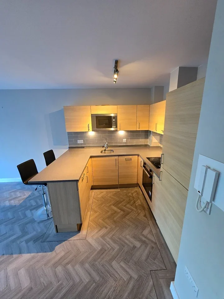 Flat Heritage Avenue in Greater London