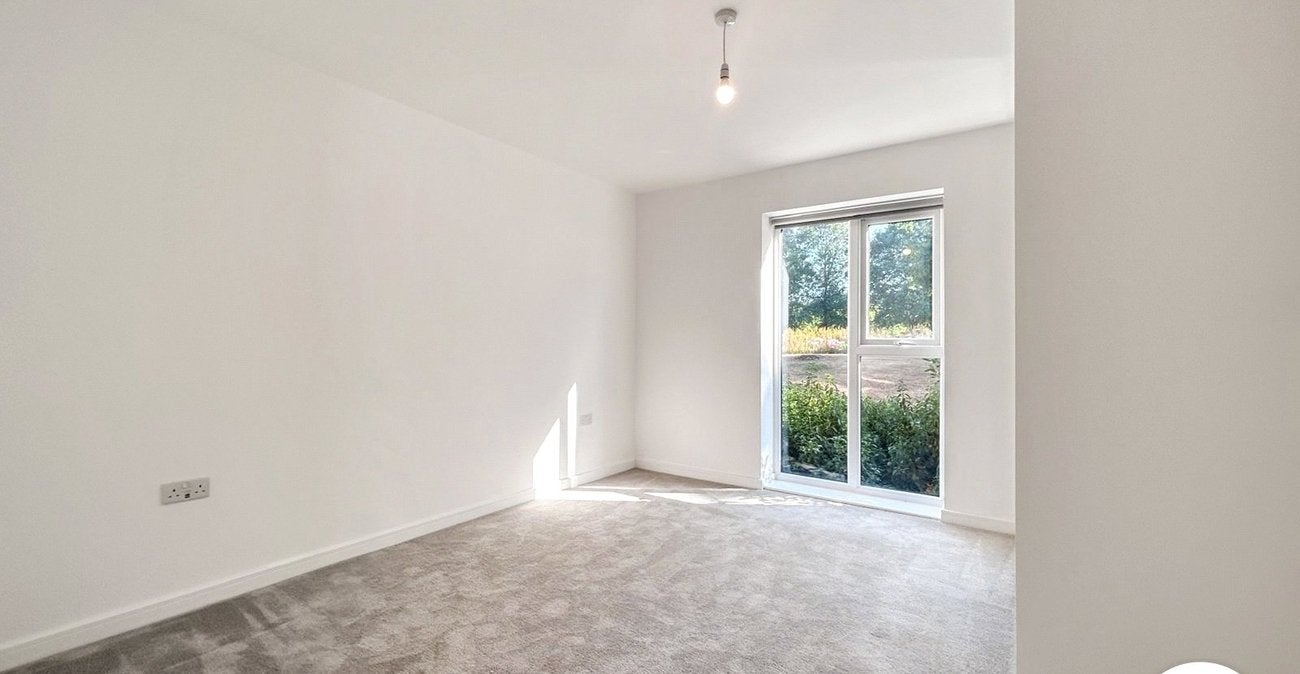 Flat Kings Hill Avenue in Tonbridge and Malling
