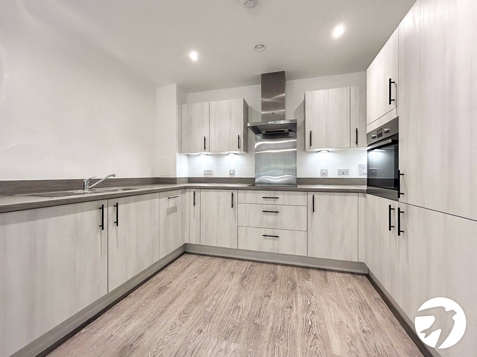 Flat Kings Hill Avenue in Tonbridge and Malling