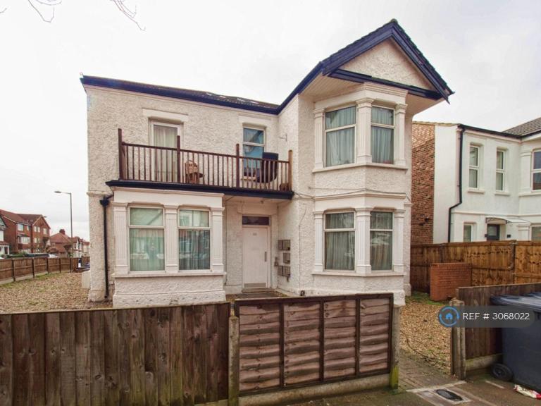 Flat Audley Road in Greater London