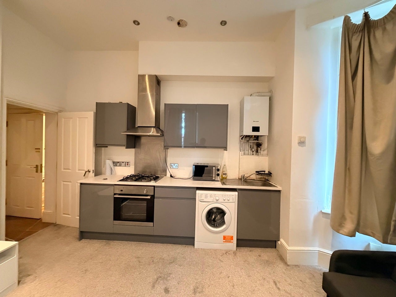Flat Grove Crescent in Greater London