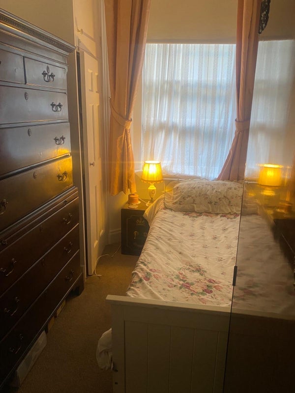 Room Porchester Road in City of Westminster