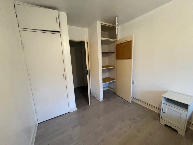 Room Hamilton Road in Greater London