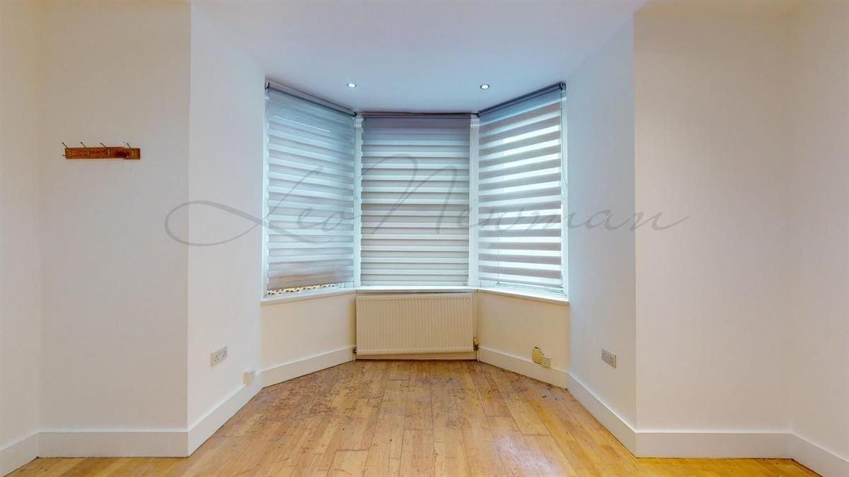 Flat Duppas Hill Road in Greater London
