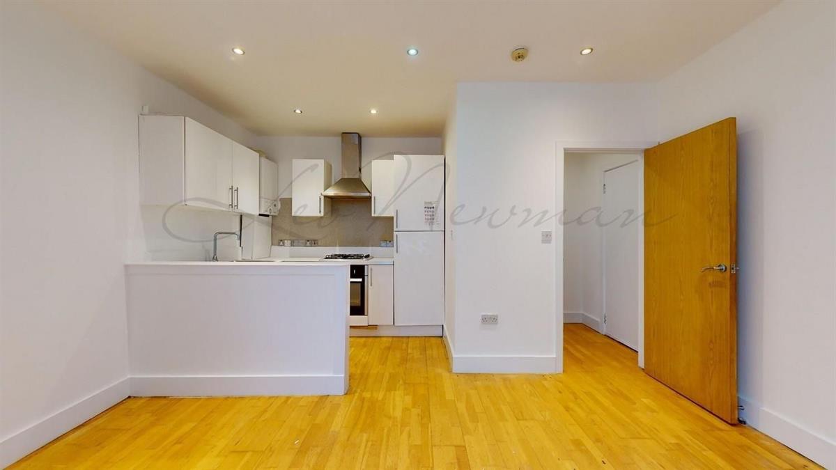 Flat Duppas Hill Road in Greater London