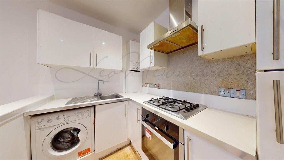 Flat Duppas Hill Road in Greater London