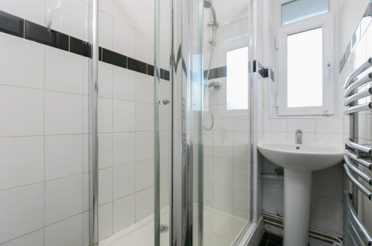 Flat Long Lane in Greater London