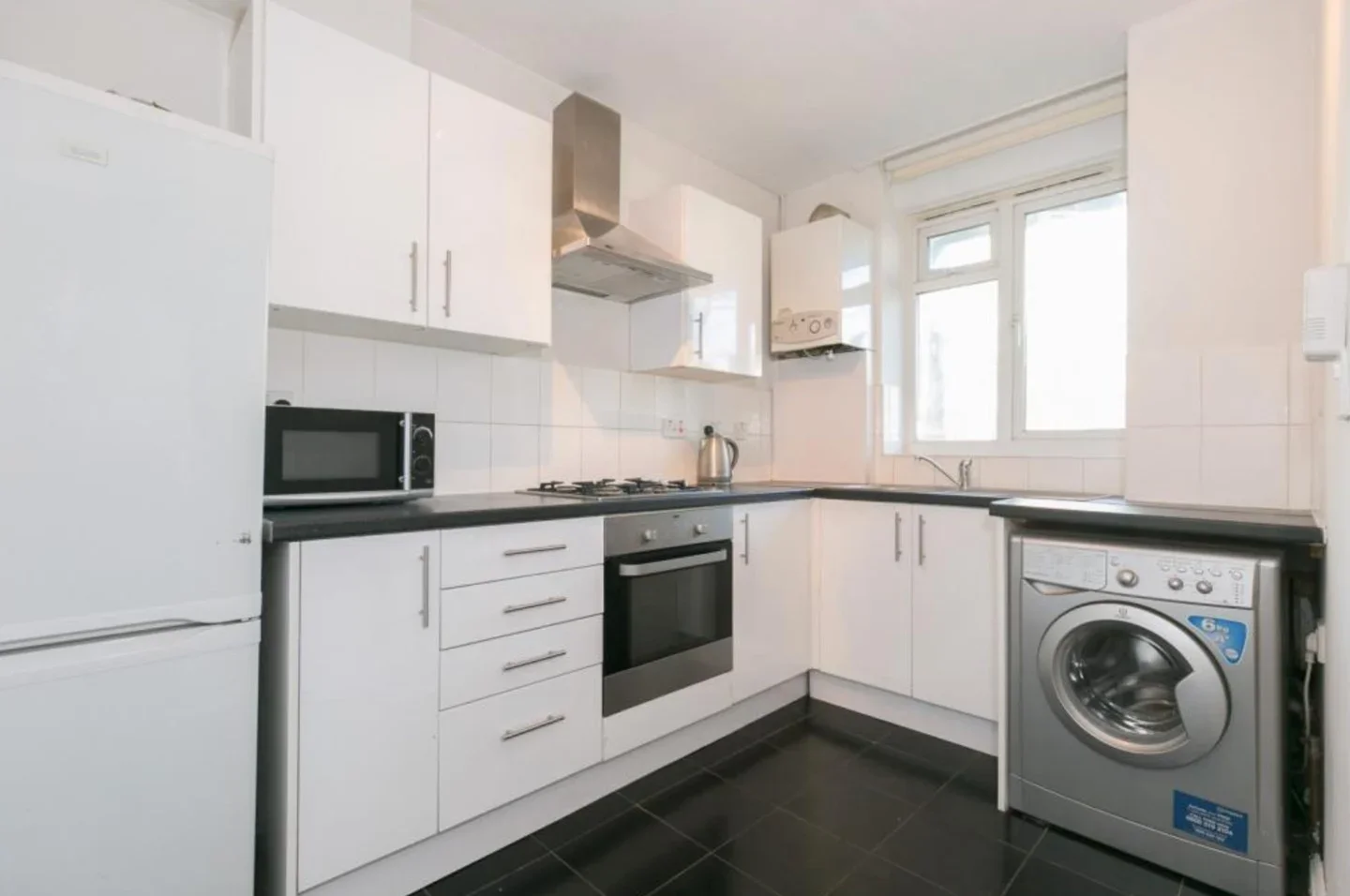 Flat Long Lane in Greater London