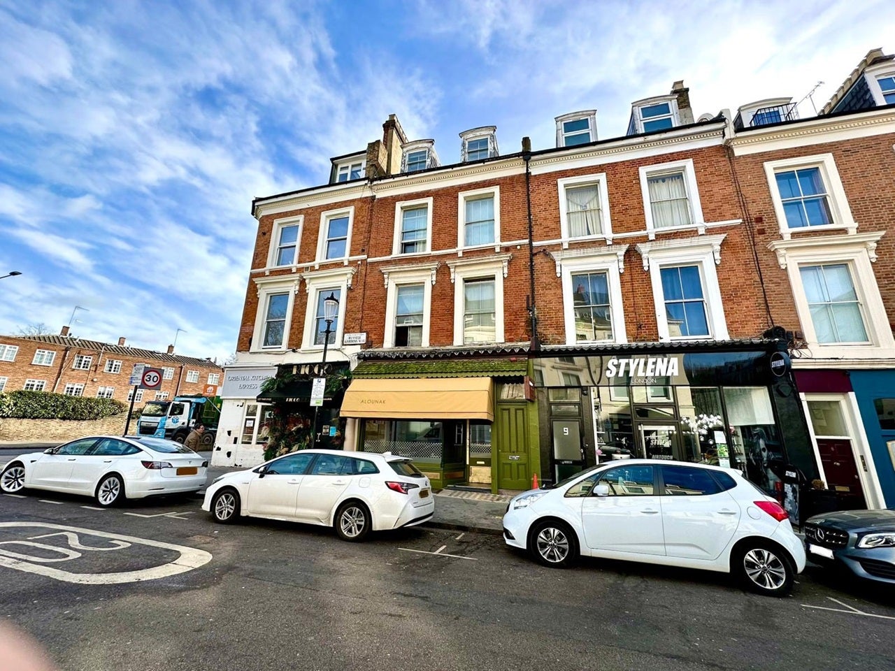 Flat Russell Gardens in Greater London