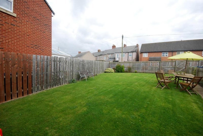 Room Dobson Close in Gateshead