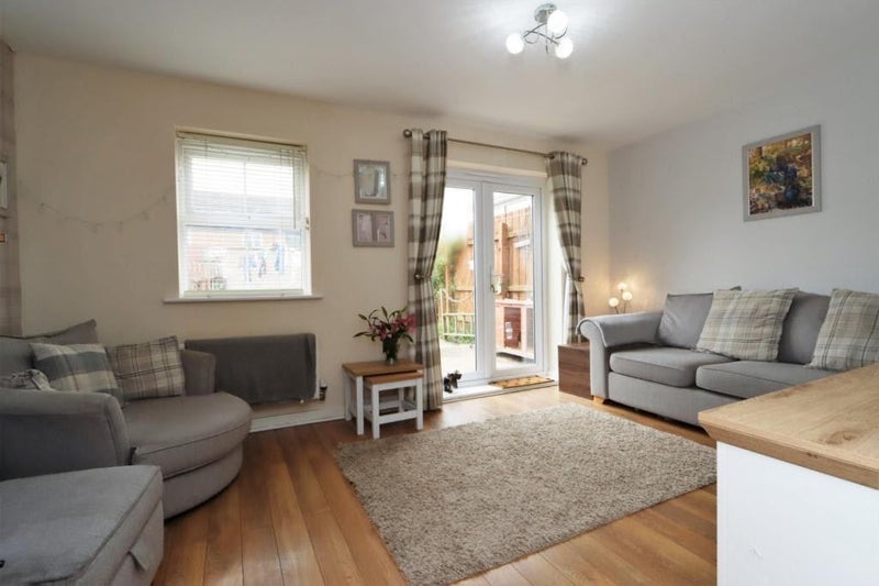 Room Dobson Close in Gateshead