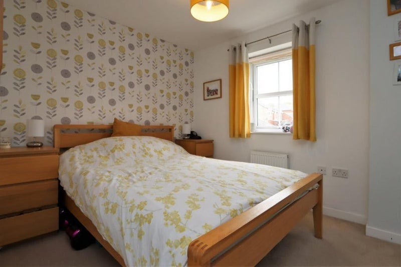 Room Dobson Close in Gateshead