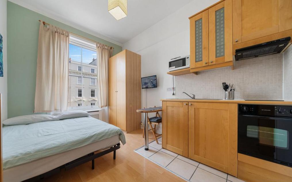 Flat Belgrave Road in City of Westminster