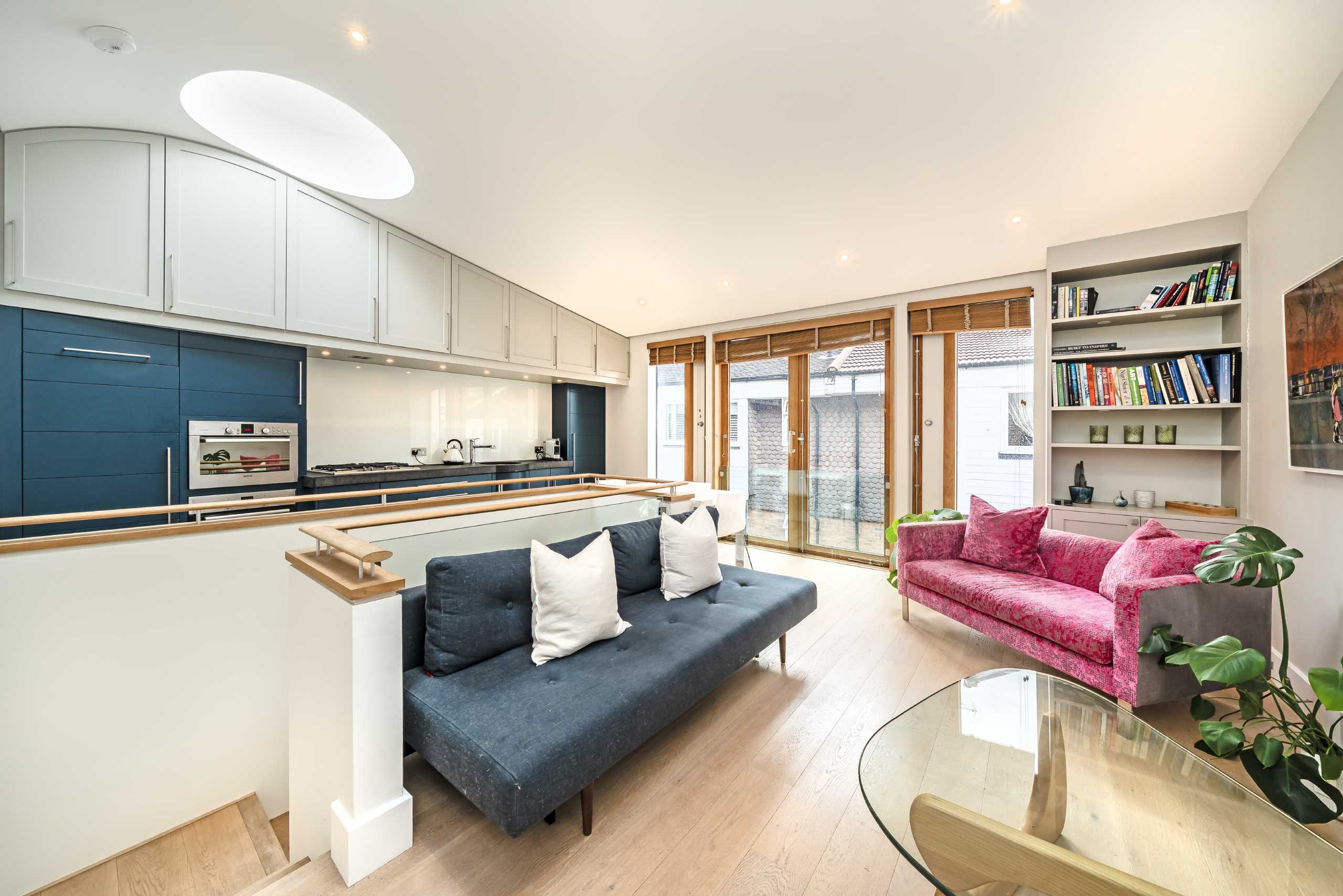House Simon Close in Greater London