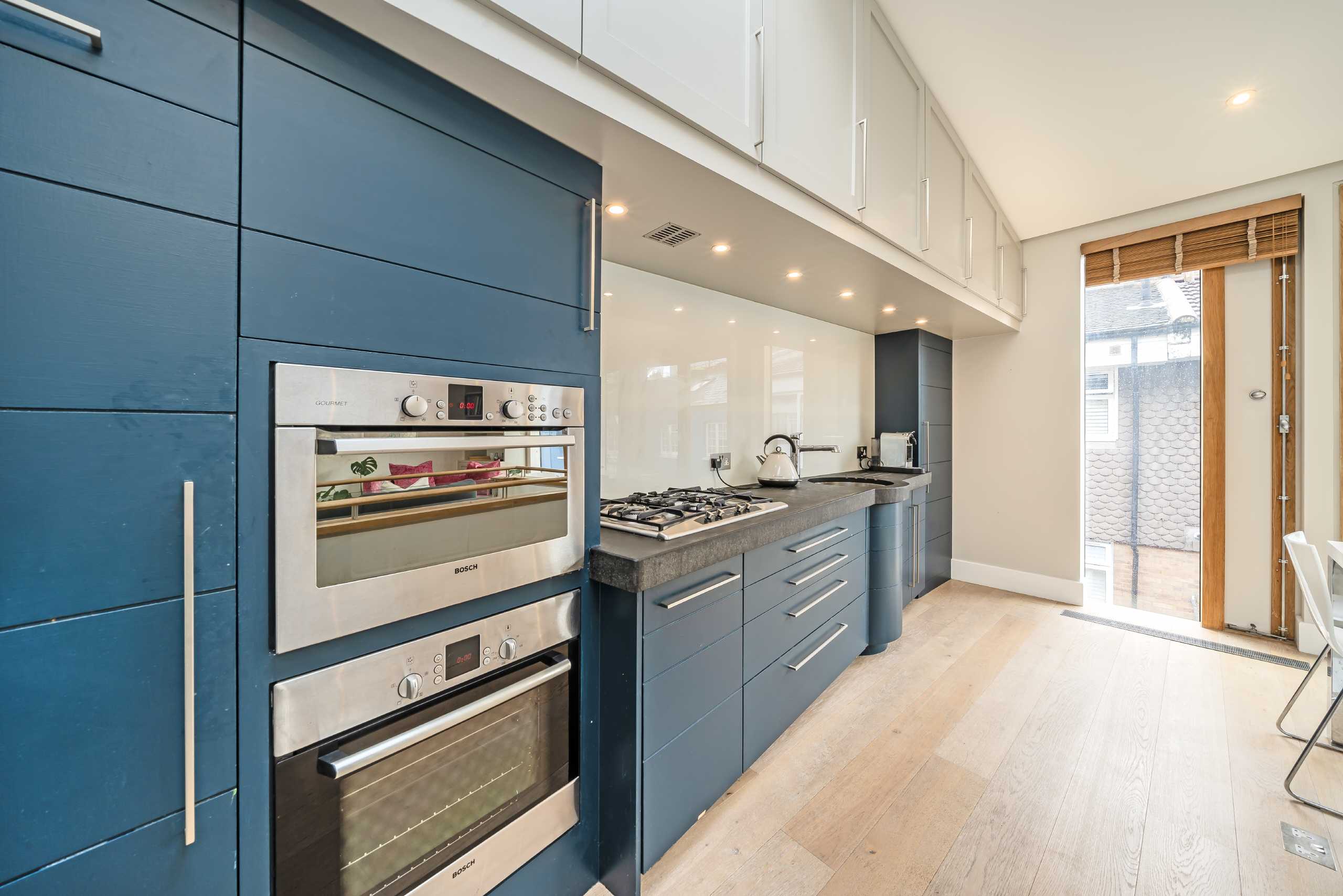House Simon Close in Greater London