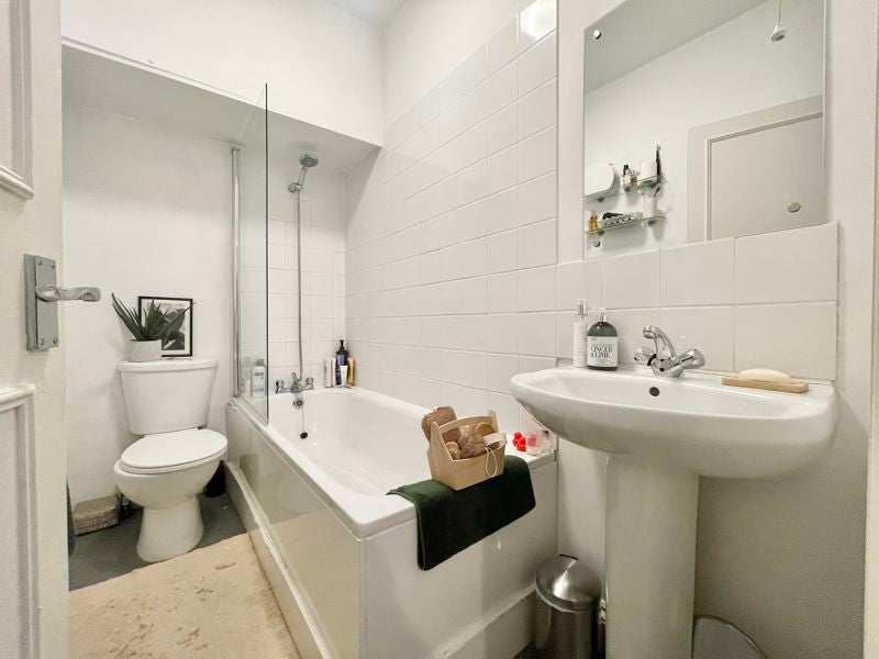 Flat Warneford Street in Greater London