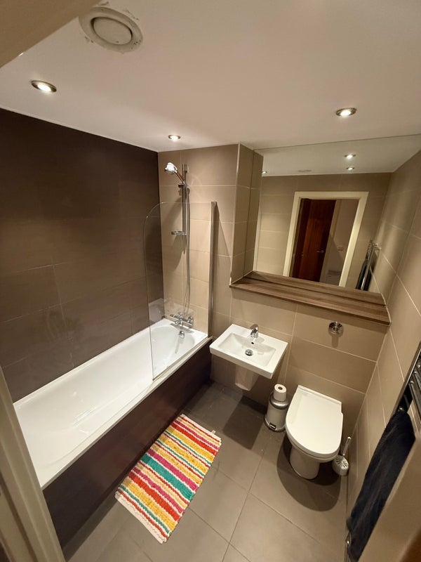 Room Sillavan Way in Salford